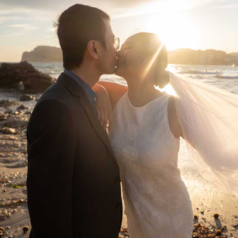 Brautpaar am Strand · Linh & Arjun Sommer 2025